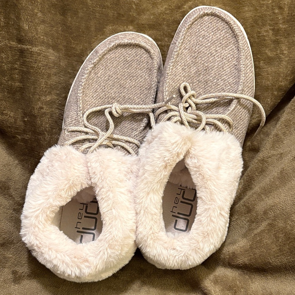 Hey Dude Women's NEW Cream Fur-Lined Shoes